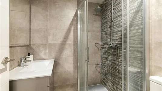 Rooms in Barcelona Ciutat Vella - photo 7