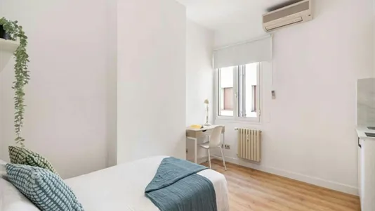 Rooms in Madrid Retiro - photo 8