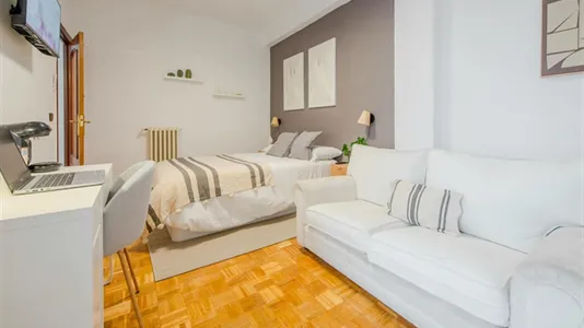 Rooms in Madrid Retiro - photo 5