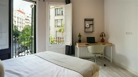 Rooms in Barcelona Eixample - photo 2
