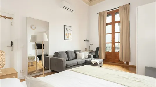Rooms in Barcelona Ciutat Vella - photo 4