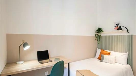 Rooms in Madrid Centro - photo 9