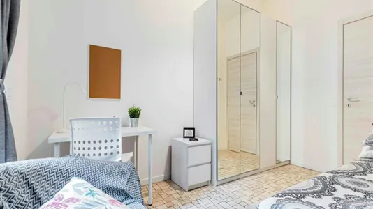 Rooms in Milano Zona 8 - Fiera, Gallaratese, Quarto Oggiaro - photo 3