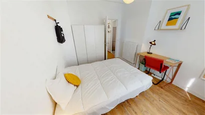 Room for rent in L'Haÿ-les-Roses, Île-de-France