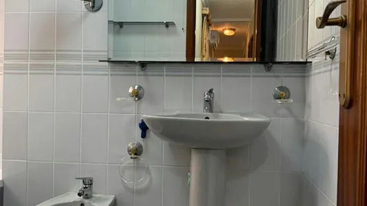 Rooms in Almería - photo 10