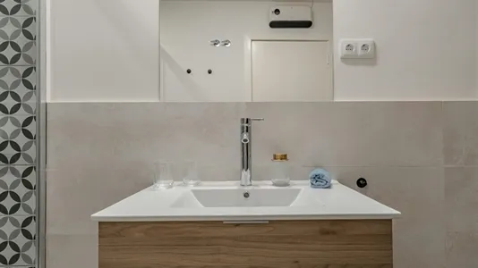 Rooms in Cornellà de Llobregat - photo 8