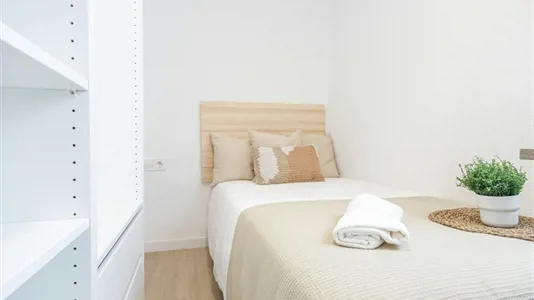 Rooms in el Camí de Vera - photo 3