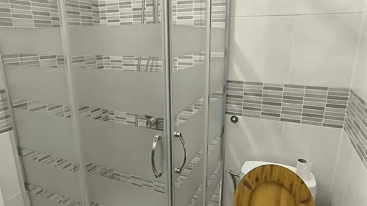 Rooms in Barcelona Sants-Montjuïc - photo 9