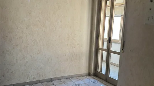 Rooms in Napoli Municipalità 4 - photo 2