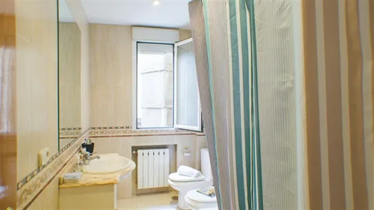 Rooms in Madrid Centro - photo 8