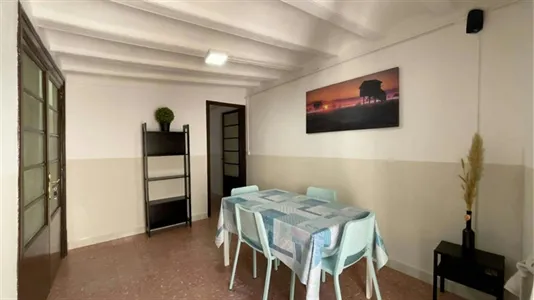 Rooms in Barcelona Ciutat Vella - photo 4