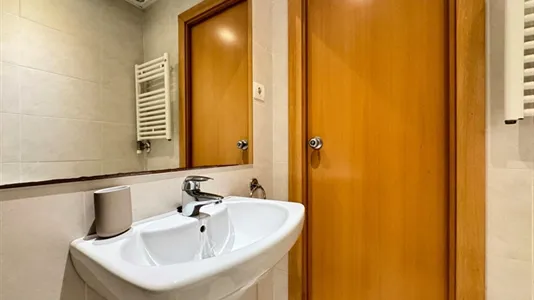 Rooms in Barcelona Sants-Montjuïc - photo 9