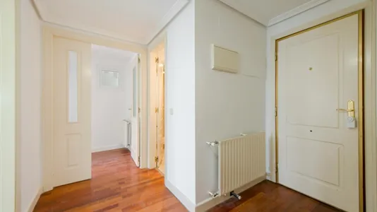 Rooms in El Encinar de los Reyes - photo 10