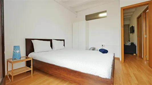 Rooms in Barcelona Ciutat Vella - photo 4