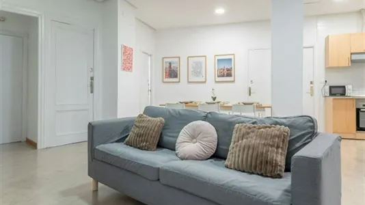 Rooms in Madrid Chamberí - photo 3