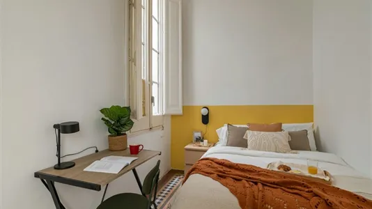 Rooms in Barcelona Ciutat Vella - photo 4