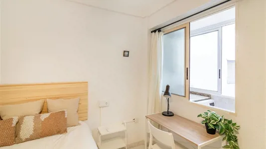Rooms in el Camí de Vera - photo 2