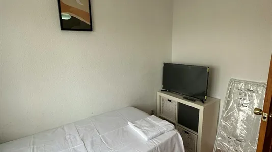 Rooms in Málaga - photo 4