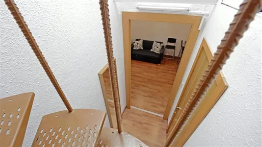 Rooms in Barcelona Ciutat Vella - photo 10