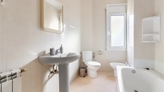 Rooms in Barcelona Sant Martí - photo 10