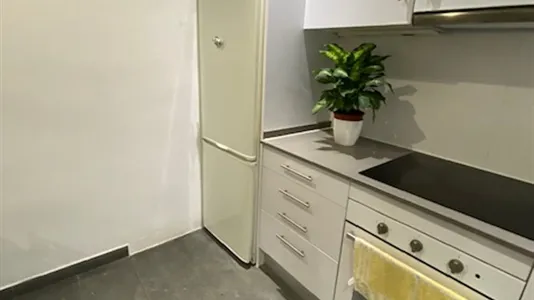 Rooms in Barcelona Ciutat Vella - photo 4