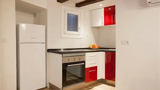 Apartments in Barcelona Ciutat Vella - photo 4