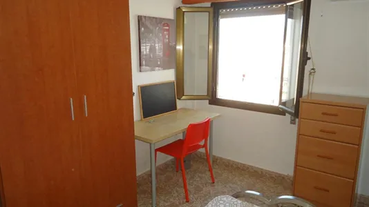 Rooms in Córdoba - photo 4
