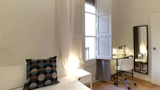Rooms in Barcelona Eixample - photo 4