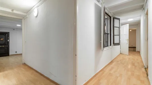 Rooms in Barcelona Ciutat Vella - photo 8