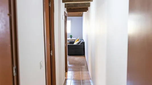 Rooms in Barcelona Ciutat Vella - photo 8