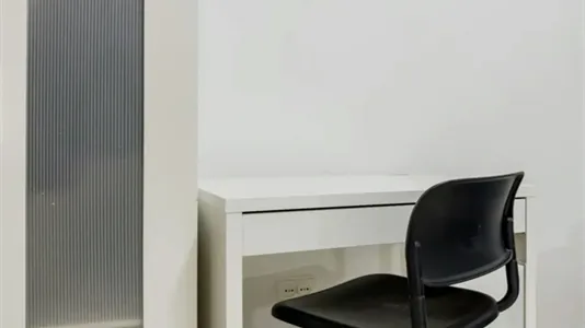 Rooms in Barcelona Ciutat Vella - photo 3