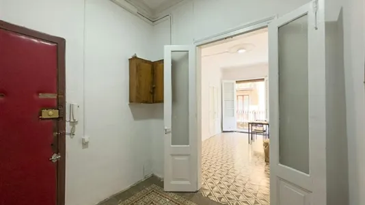 Rooms in Barcelona Ciutat Vella - photo 9