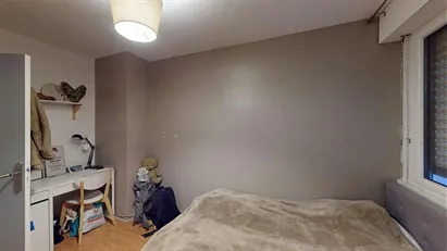 Room for rent in Saint-Julien-en-Genevois, Auvergne-Rhône-Alpes