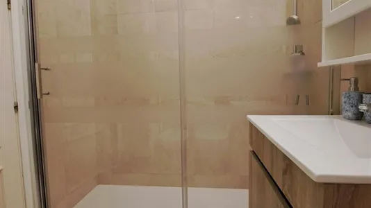 Rooms in Madrid Centro - photo 9