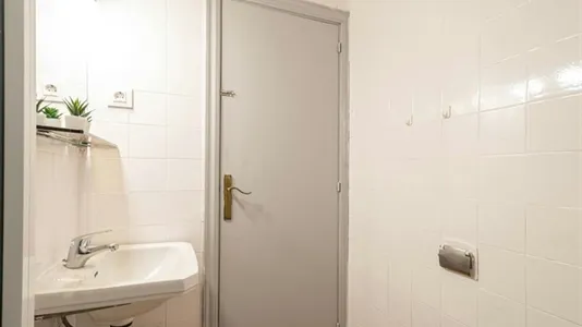 Rooms in Barcelona Eixample - photo 9