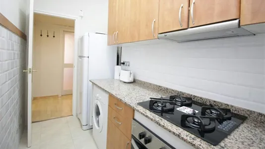 Rooms in Barcelona Sants-Montjuïc - photo 9