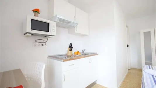 Rooms in el Camí de Vera - photo 5