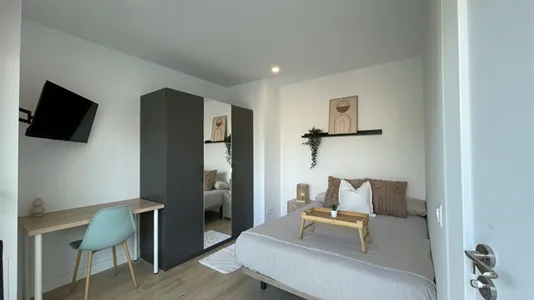 Rooms in El Prat de Llobregat - photo 2