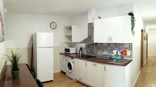 Rooms in Barcelona Ciutat Vella - photo 4