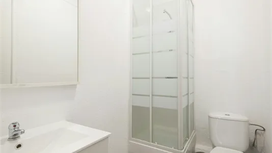 Rooms in Madrid Retiro - photo 10