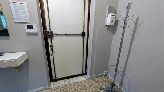 Apartments in Milano Zona 8 - Fiera, Gallaratese, Quarto Oggiaro - photo 9