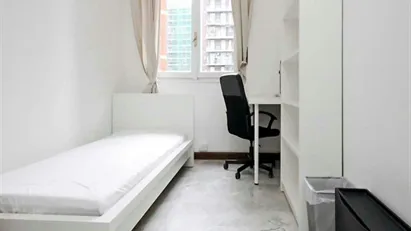 Room for rent in Milano Zona 6 - Barona, Lorenteggio, Milan