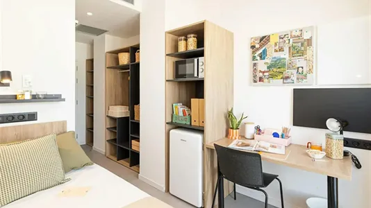 Rooms in Los Bermejales - photo 3