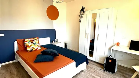 Rooms in Milano Zona 8 - Fiera, Gallaratese, Quarto Oggiaro - photo 2