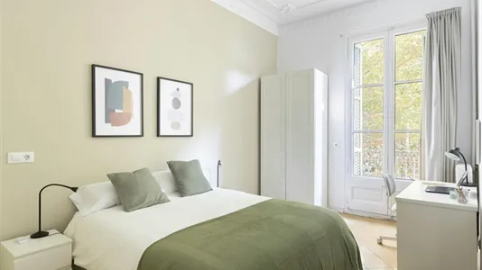 Rooms in Barcelona Eixample - photo 2
