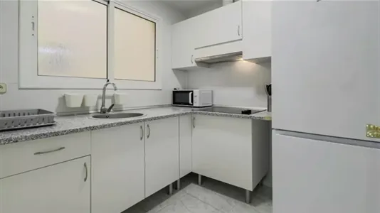 Rooms in Barcelona Ciutat Vella - photo 8