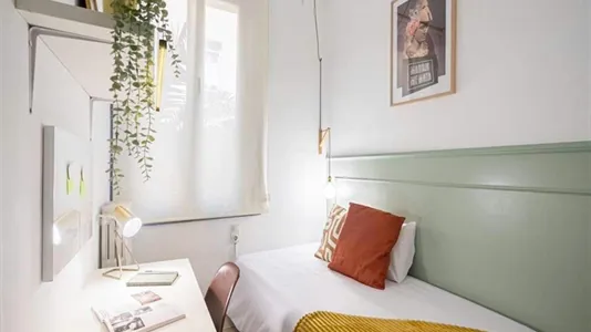 Rooms in Madrid Centro - photo 8