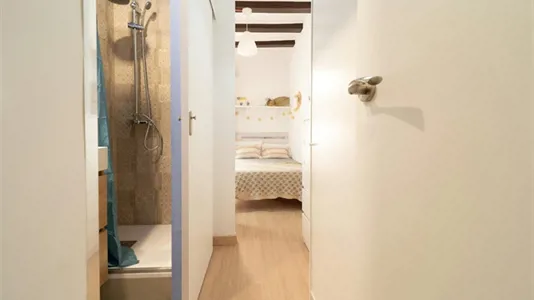 Rooms in Barcelona Ciutat Vella - photo 2