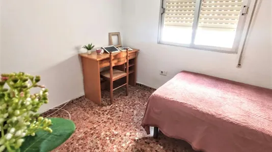Rooms in Moncada - photo 5