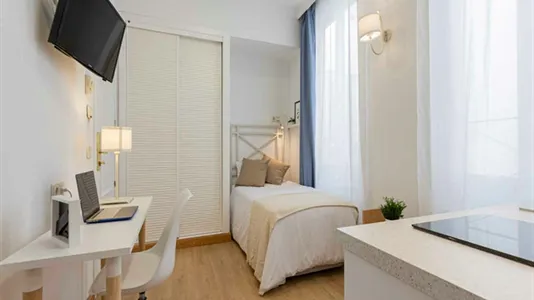 Rooms in Madrid Centro - photo 10